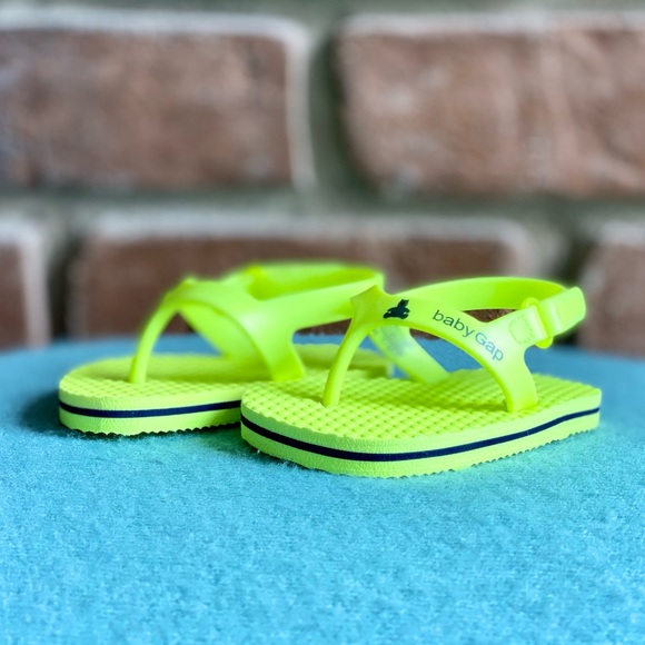 0-3M Gap Neon Yellow Sandals - Picture 3 of 8